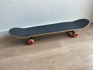 Skate Almost con diseño Smiley