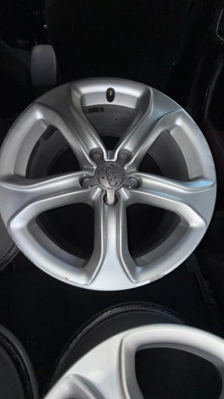 Juego de 4 Llantas Originales Audi 17" - 5 Radios