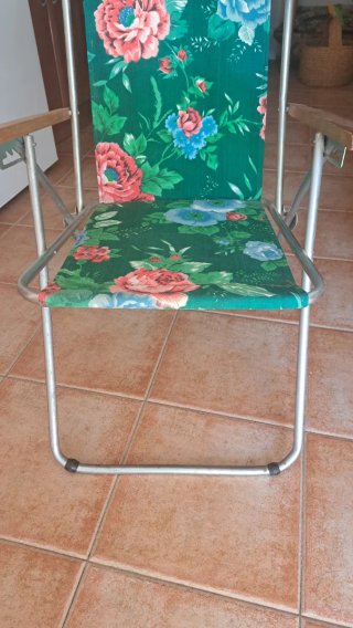Silla plegable floral verde