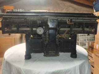 Máquina de escribir Hispano-Olivetti M40
