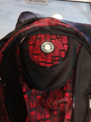 Mochila Hongu Negra y Roja