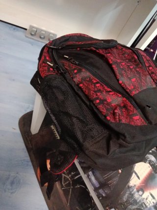 Mochila Hongu Negra y Roja