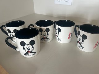 12 Tazas Mickey Mouse Cerámica. Estan nuevas
