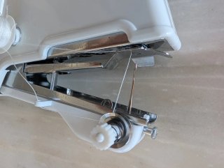 Máquina de coser de mano portátil