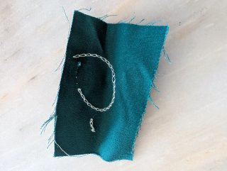 Máquina de coser de mano portátil
