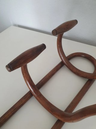 Perchero antiguo de pared estilo Thonet.