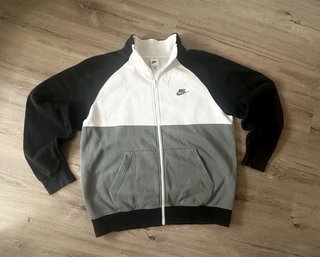 Chaqueta Nike Colorblock Negra, Gris y Blanca