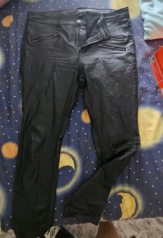 Pantalón largo de cuero negro
