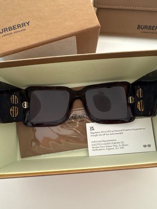 Gafas de sol Burberry Marrón y Dorado