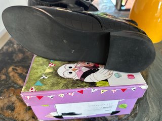 Zapatos negros con lazo / mocasines piel