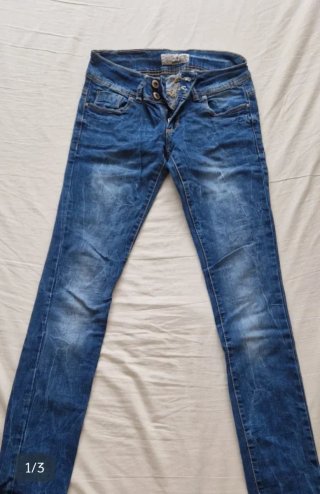 Pantalones vaqueros Levis, Tommy, Stradivarius,...