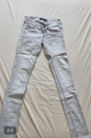 Pantalones vaqueros Levis, Tommy, Stradivarius,...