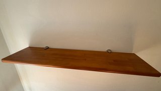 Estantería madera pino pared