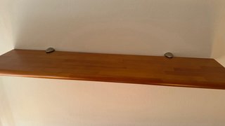 Estantería madera pino pared