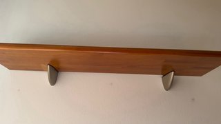 Estantería madera pino pared