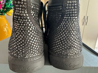 Zapatillas grises con pedrería