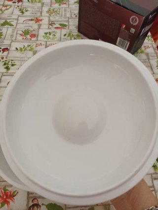 Zuppiera in porcellana bianca