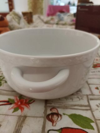 Zuppiera in porcellana bianca