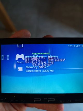 PSP 1004 Mod con Memory Stick 8GB e Caricabatterie