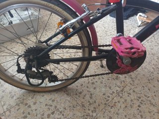 Bicicleta niña BTWIN negra y rosa