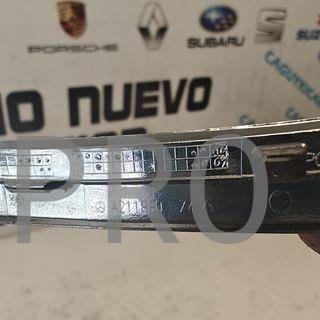 MOLDURA PARACHOQUES DERECHO MERCEDES USADO