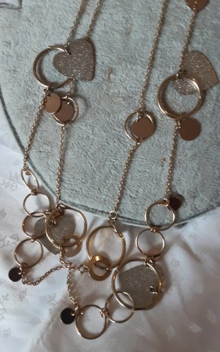 Lunga collana metallo dorato con cuori