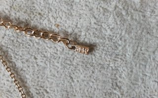 Lunga collana metallo dorato con cuori