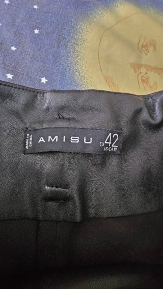 Pantalones cortos de cuero con cinturón