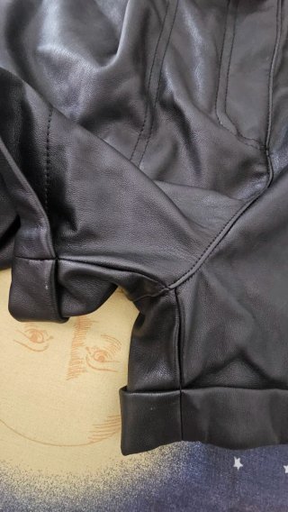 Pantalones cortos de cuero con cinturón