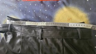 Pantalones cortos de cuero con cinturón
