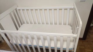 Cuna blanca de madera