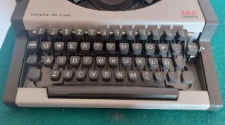 Antigua máquina de escribir - AEG Olympia - 1970C.