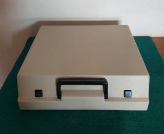 Antigua máquina de escribir - AEG Olympia - 1970C.