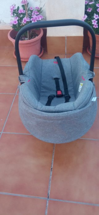Silla de coche para bebé gris