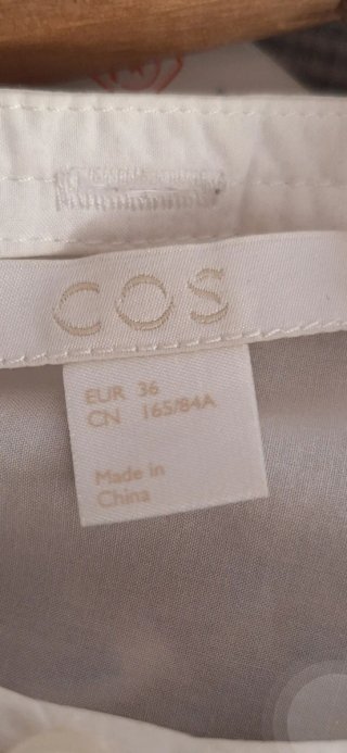 Camisa blanca de algodón con pechera