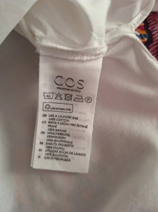 Camisa blanca de algodón con pechera