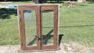 Ventana de madera con cristal