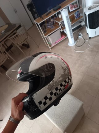 Casco integral moto blanco y negro