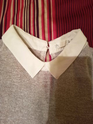 Jersey fino cuello blanco