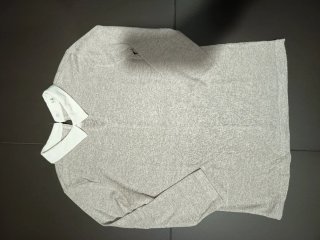 Jersey fino cuello blanco