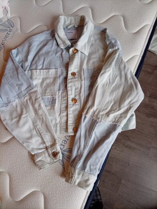 Chaqueta vaquera Bershka bicolor
