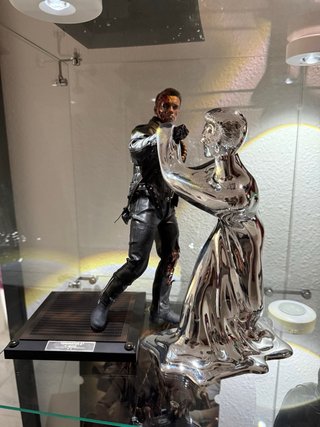 Hot Toys T-800 DX13 Figura Coleccionista