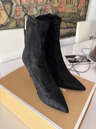 Botines de tacón alto ante negro
