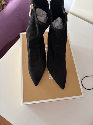Botines de tacón alto ante negro