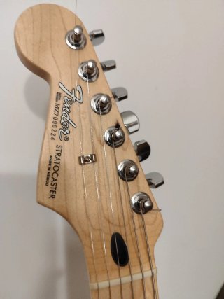 Fender Stratocaster Zurdos (MIM 2007) + Funda y +