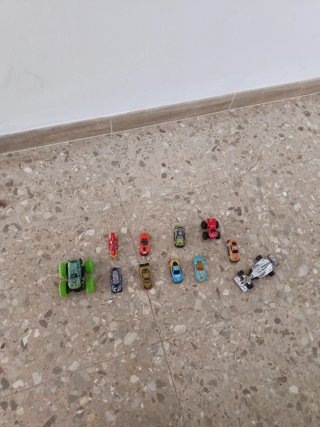 Lote de 11 coches de juguete