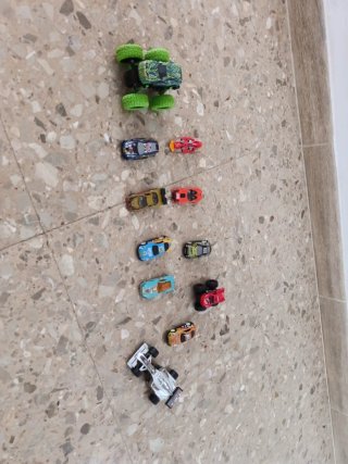 Lote de 11 coches de juguete