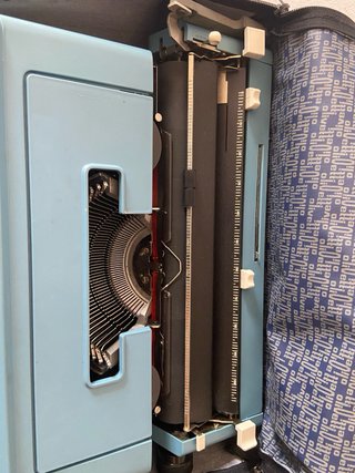 Máquina de escribir Olivetti Studio 46