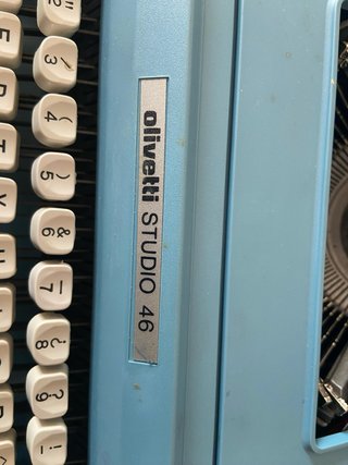 Máquina de escribir Olivetti Studio 46