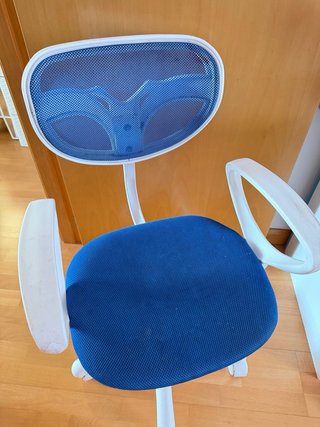Silla de escritorio azul y blanca